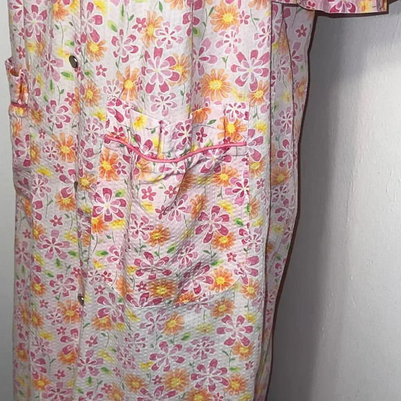 Bernette,L,enamel button snap front quilted neckline gathered pockets gown - Picture 5 of 8